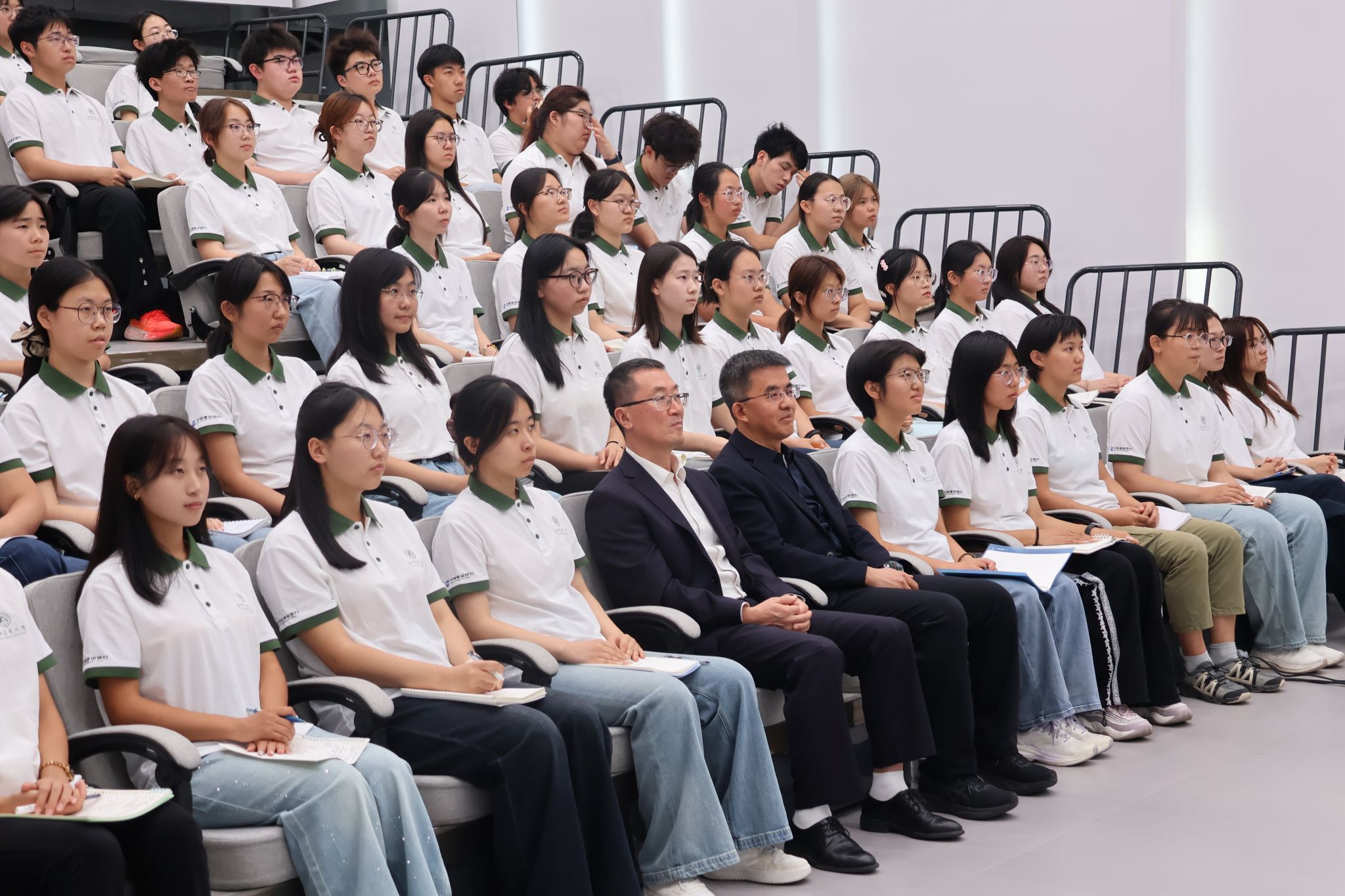 “强国三农”第一课走进秋收田间大课堂